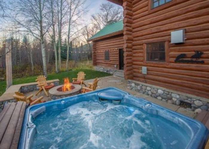 Hot tub on the deck of Aspens rental property in Jackson Hole
